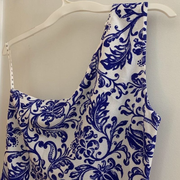 Missguided White Porcelain Print OneShoulder Dress - Picture 7 of 8